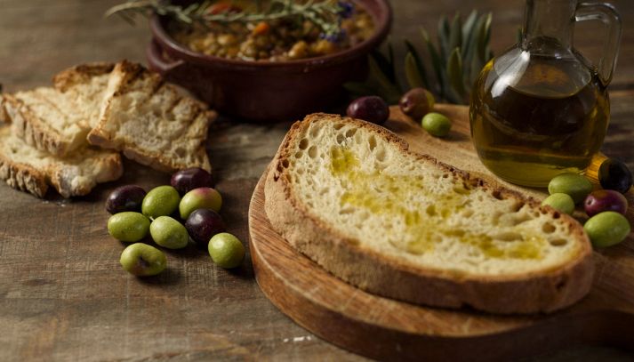olio extravergine di oliva proprietà valori nutrizionali benefici