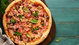 pizza-con-prosciutto-cotto-e-fromaggi