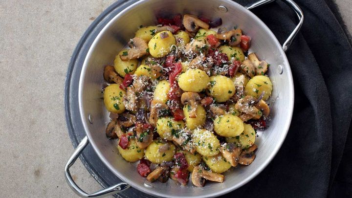 gnocchi-di-castagne-con-pancetta-e-funghi-porcini