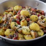 gnocchi-pancetta-e-funghi-piatto-finale
