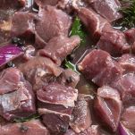 marinatura-nel-vino-rosso-col-cinghiale