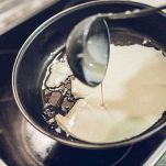 mestolo-di-impasto-in-padella