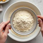 Farina di ceci, sale pepe e acqua