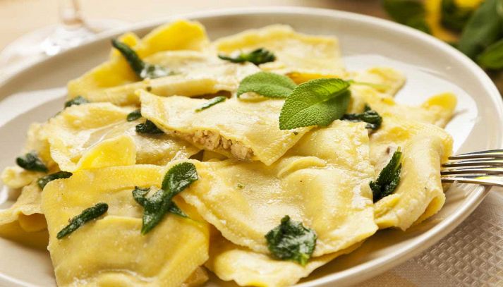 Ravioli con burro e salvia