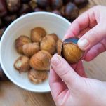 sbucciare-le-castagne