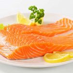 spalmare-con-la-glassa-filetti-di-salmone