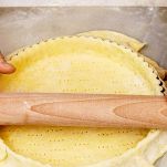 stendere-la-pasta-in-uno-stampo