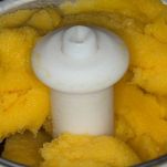 versare-nella-macchina-per-il-gelato