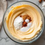 Ingredienti aromatici uniti al ripieno della cheesecake