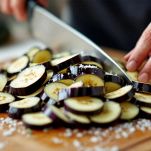 melanzane tagliate a fette