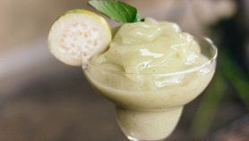 bicchiere sorbetto cetriolo e menta