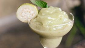 bicchiere sorbetto cetriolo e menta