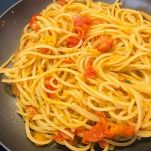 Spaghetti con pomodorini e pangrattato