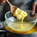 burro nelle uova alla Benedict