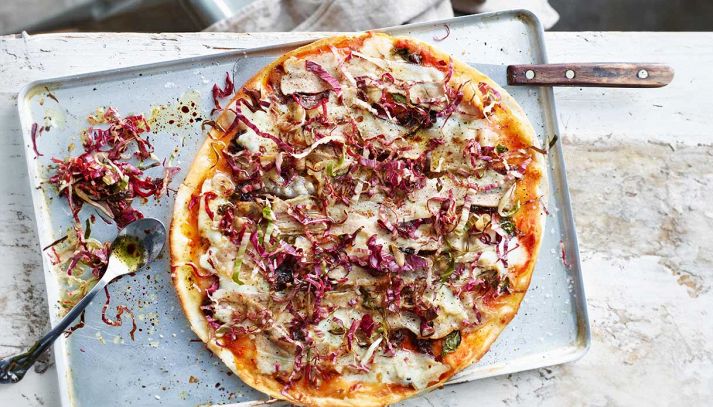 Focaccia farcita con radicchio, stracchino e pistacchi