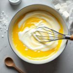 Tuorli, zucchero e yogurt per il pancake