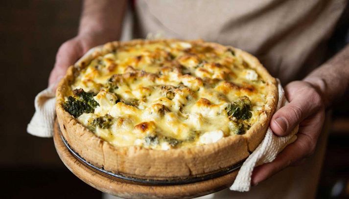 Torta rustica con broccoli e salsiccia