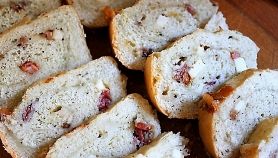 Ciambella salata dorata e soffice