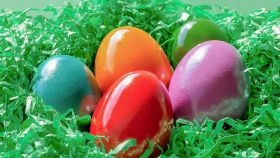 Uova sode colorate: una festa di colori sulla vostra tavola