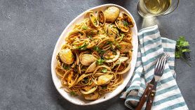 spaghetti vongole e pistacchi
