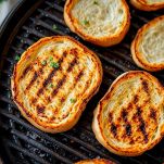 Abbrustolite le fette di pane toscano