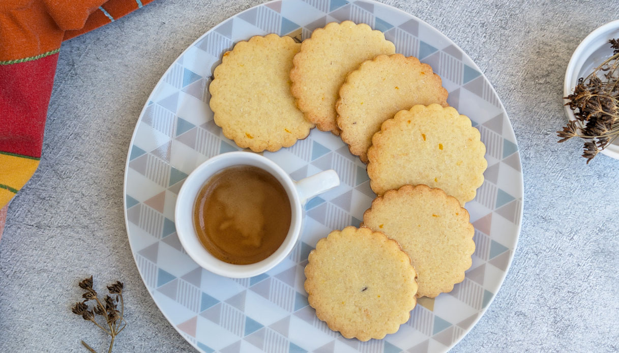 Biscotti primaverili all'arancia