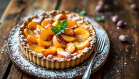 Crostata con pesche e amaretti