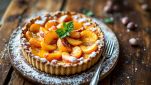 Crostata con pesche e amaretti