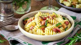 fusilli con zucchine