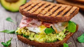 Pochi minuti per preparare un pranzo completo? Il panino per voi