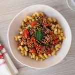 Piatto di gramigna con lenticchie e pomodorini