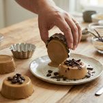 panna cotta al caffè sformata dagli stampini di silicone