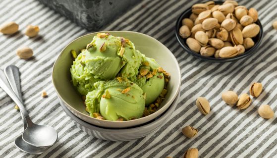Gelato al pistacchio con granella croccante