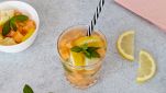 Bicchiere con sunset sangria