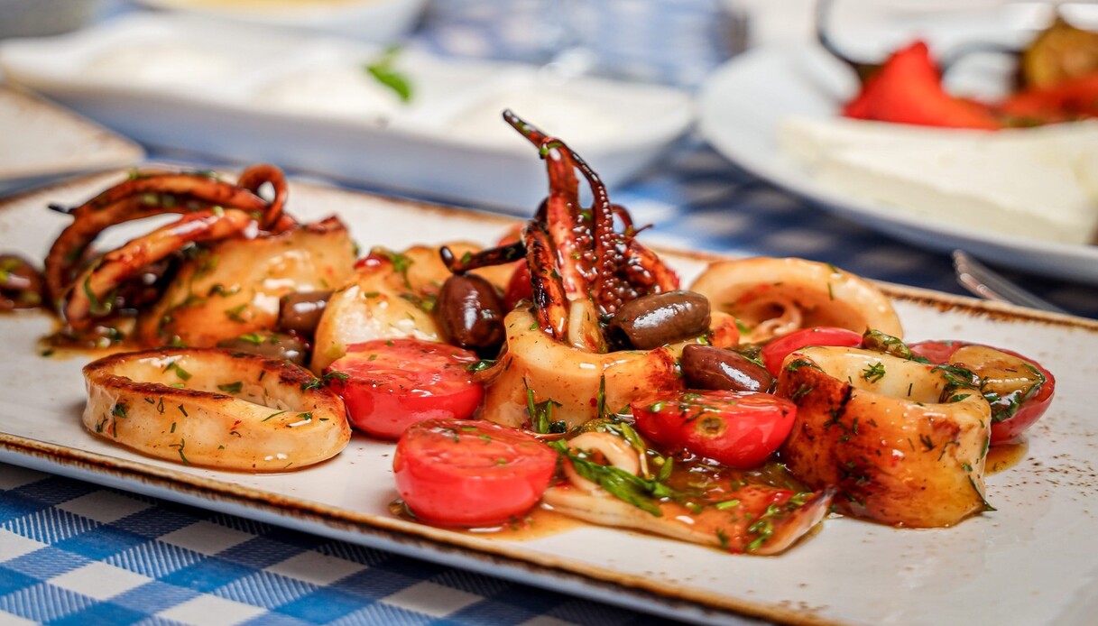 Calamari grigliati con pomodorini