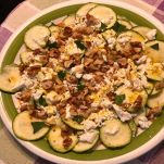 Carpaccio di zucchine, caprino e noci tostate
