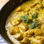 Pollo al curry in padella