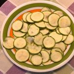 Zucchine crude tagliate a rondelle