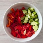 Tagliare verdure a pezzi