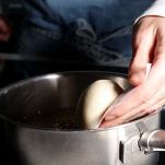 friggete i mini krapfen pochi alla volta