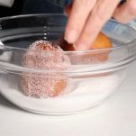 potete spolverarli con zucchero a velo o zucchero semolato.