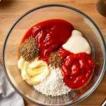 Mescolate in una ciotola capiente gli ingredienti