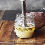 Frullate partendo dal basso e risalendo lentamente verso l’alto