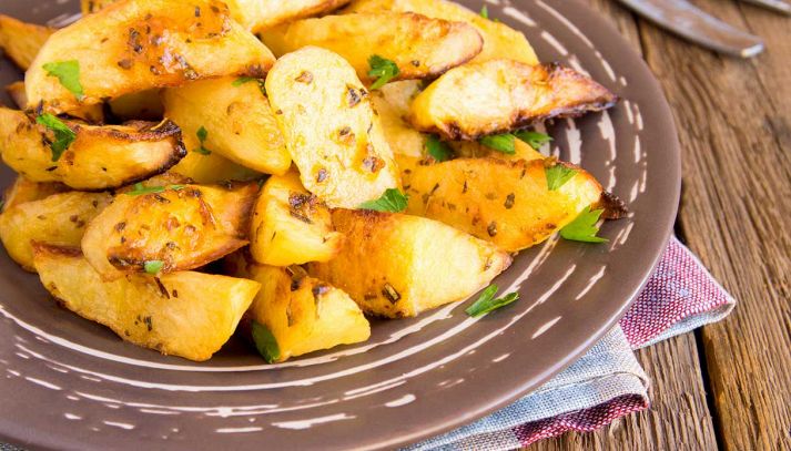 Ricetta delle patate al forno croccanti: per un risultato perfetto