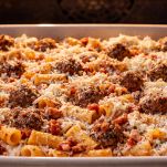 maccheroni con polpette nella teglia