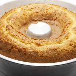 Sfornate la ciambella e lasciatela raffreddare completamente