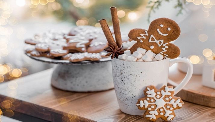 tazza con omino pan di zenzero biscotti e marshmallow