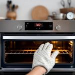 Forno acceso impostato a 200 gradi.