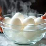 Uova sode in raffreddamento