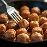 Polpettine fritte fino a doratura.